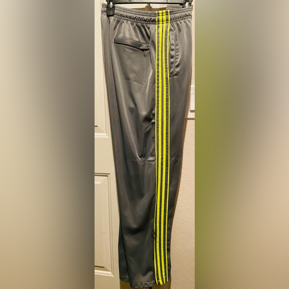 Brooklyn Xpress Men's Gray Joggers with Neon Yellow Side Stripes